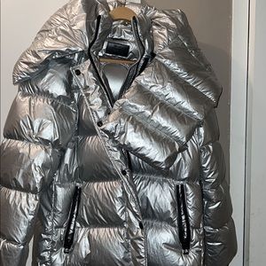 Silver puffer with bubble scarf